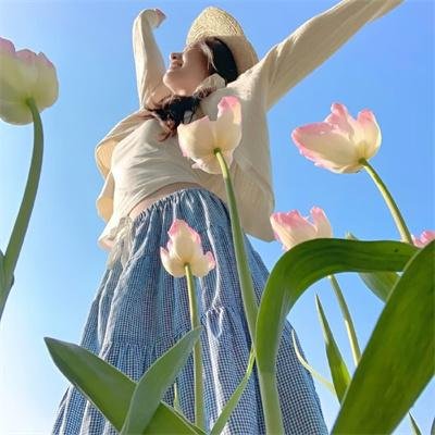 钢盔 海报